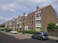 906933 Gezicht op de voorgevels van de woningen Louis Couperusstraat1-hoger te Utrecht.